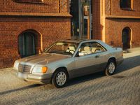 Gebraucht Mercedes E220 150 PS (110 kW) 1995 Gold Coupé