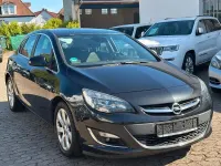 Usata Opel Astra Cosmo 110 CV (80 kW) 2013 Nero Berlina