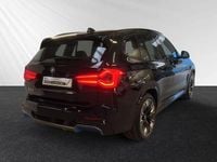 Gebraucht BMW iX3 Impressive 210 kW (286 PS) 2023 Carbonschwarz metallic SUV