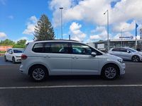 Gebraucht VW Touran Comfortline 150 PS (110 kW) 2022 Weiß Van / Kleinbus