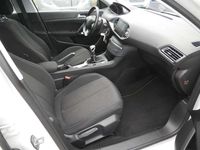 Gebraucht Peugeot 308 SW Active 131 PS (96 kW) 2018 Weiss Kombi