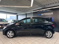 Gebraucht Mercedes B180 116 PS (85 kW) 2011 Kosmosschwarz  metalliclack Van / Kleinbus