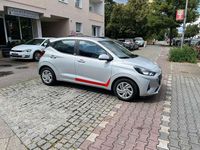 Gebraucht Hyundai i10 Select 67 PS (49 kW) 2020 Sleek silver / met Kleinwagen