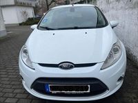 Gebraucht Ford Fiesta 97 PS (71 kW) 2011 Weiß Kleinwagen