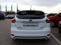 Gebraucht Ford Focus ST-Line 140 PS (102 kW) 2018 Frostweiß Limousine