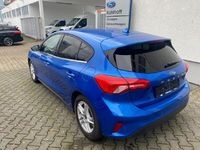 Gebraucht Ford Focus Cool & Connect 125 PS (91 kW) 2020 Dynamicblau metallic (metallic) Limousine
