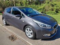 Gebraucht Kia Ceed DREAM-TEAM Edition 99 PS (72 kW) 2015 Grau Kleinwagen
