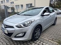 Gebraucht Hyundai i30 Classic 99 PS (72 kW) 2015 Silber Limousine