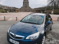 Gebraucht Opel Astra 101 PS (74 kW) 2011 Blau Kombi