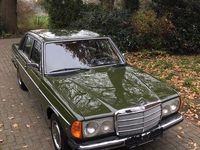 Brugt Mercedes E250 140 HK (102 kW) 1980 Grøn Sedan