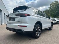 Neu Mitsubishi Outlander P-HEV Basis 306 PS (225 kW) 2025 Weiß SUV