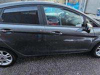 Gebraucht Ford Fiesta Celebration 101 PS (74 kW) 2017 Grau Limousine