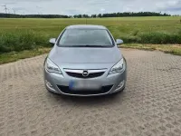 Gebraucht Opel Astra Design Edition 116 PS (85 kW) 2011 Silber Limousine