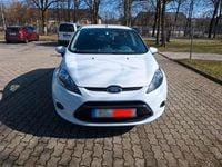 Gebraucht Ford Fiesta 60 PS (44 kW) 2010 Weiß Kleinwagen