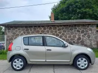 Gebraucht Dacia Sandero Lauréate 75 PS (55 kW) 2012 Grün Limousine