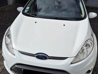 Gebraucht Ford Fiesta Trend 82 PS (60 kW) 2012 Weiß Kleinwagen