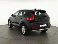 Neu Volvo XC40 163 PS (119 kW) 2025 Onyxschwarzmet. SUV
