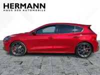 Używany Ford Focus 280 KM (205 kW) 2022 Czerwony Sedan/Limuzyna