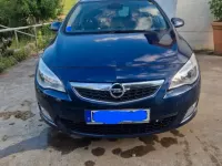 Gebraucht Opel Astra 140 PS (102 kW) 2012 Blau Limousine