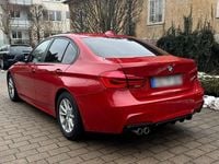 Gebraucht BMW 320 Efficient Dynamics 163 PS (119 kW) 2017 Rot Limousine