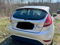 Gebraucht Ford Fiesta 95 PS (69 kW) 2012 Silber Kleinwagen