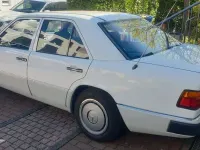 Gebraucht Mercedes E230 132 PS (97 kW) 1990 Weiß Limousine