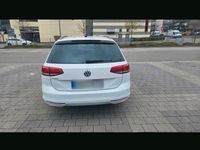 Gebraucht VW Passat 115 PS (84 kW) 2018 Weiß Kombi