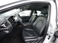 Gebraucht Toyota Camry Executive 218 PS (160 kW) 2020 Silver metallic / platinsilber m silver metallic / platinsilber m Limousine
