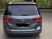 Gebraucht VW Touran Highline 150 PS (110 kW) 2020 Grau Van / Kleinbus