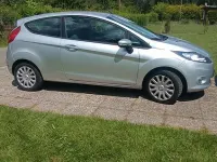 Gebraucht Ford Fiesta Ambiente 60 PS (44 kW) 2011 Silber Limousine