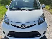 Gebraucht Toyota Aygo 68 PS (50 kW) 2013 Weiß Kleinwagen
