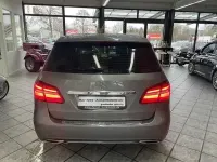 Gebraucht Mercedes B200 Urban 136 PS (100 kW) 2015 Grau Kleinwagen
