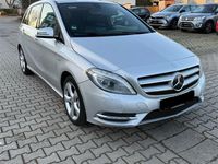 Gebraucht Mercedes B180 122 PS (89 kW) 2011 Silber Van / Kleinbus