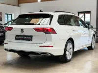 Używany VW Golf VIII Highline 150 KM (110 kW) 2022 Biały Kombi