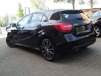 Gebraucht Mercedes A180 Style 122 PS (89 kW) 2015 Schwarz Limousine