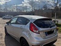 Gebraucht Ford Fiesta 101 PS (74 kW) 2015 Silber Limousine