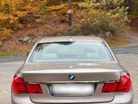Gebraucht BMW 740 306 PS (225 kW) 2011 Gold Limousine