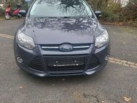Gebraucht Ford Focus Champions Edition 125 PS (91 kW) 2012 Violet Limousine