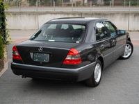 Gebraucht Mercedes C220 Classic 150 PS (110 kW) 1993 Schwarz Limousine