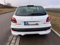 Gebraucht Peugeot 206 Style 60 PS (44 kW) 2011 Weiß Limousine