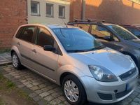 Gebraucht Ford Fiesta 60 PS (44 kW) 2007 Silber Kleinwagen