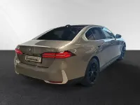 Gebraucht BMW 550e Comfort Edition 489 PS (359 kW) 2024 Oxidgrau metallic Limousine