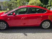 Gebraucht Opel Astra Sport 140 PS (102 kW) 2013 Rot Limousine