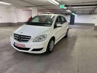 Gebraucht Mercedes B180 116 PS (85 kW) 2011 Calcitweiss/zirrusweiss Van / Kleinbus
