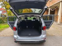 Gebraucht VW Touran Active 122 PS (89 kW) 2022 Silber Van / Kleinbus