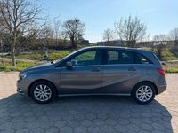 Gebraucht Mercedes B200 156 PS (114 kW) 2014 Grau Van / Kleinbus