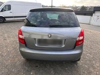 Gebraucht Skoda Fabia Active 90 PS (66 kW) 2013 Silber Kleinwagen