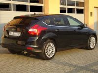 Gebraucht Ford Focus Individual 140 PS (102 kW) 2011 Schwarz metallic Limousine