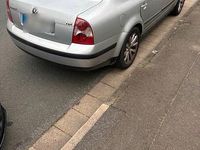 Second-hand VW Passat 131 CP (96 kW) 2005 Argintiu Berlinǎ