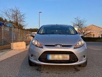 Gebraucht Ford Fiesta Trend 82 PS (60 kW) 2009 Silber Kleinwagen